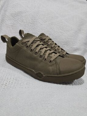 Altama Maritime Assault Men's Low-Top Canvas Sneakers in Olive Size 9